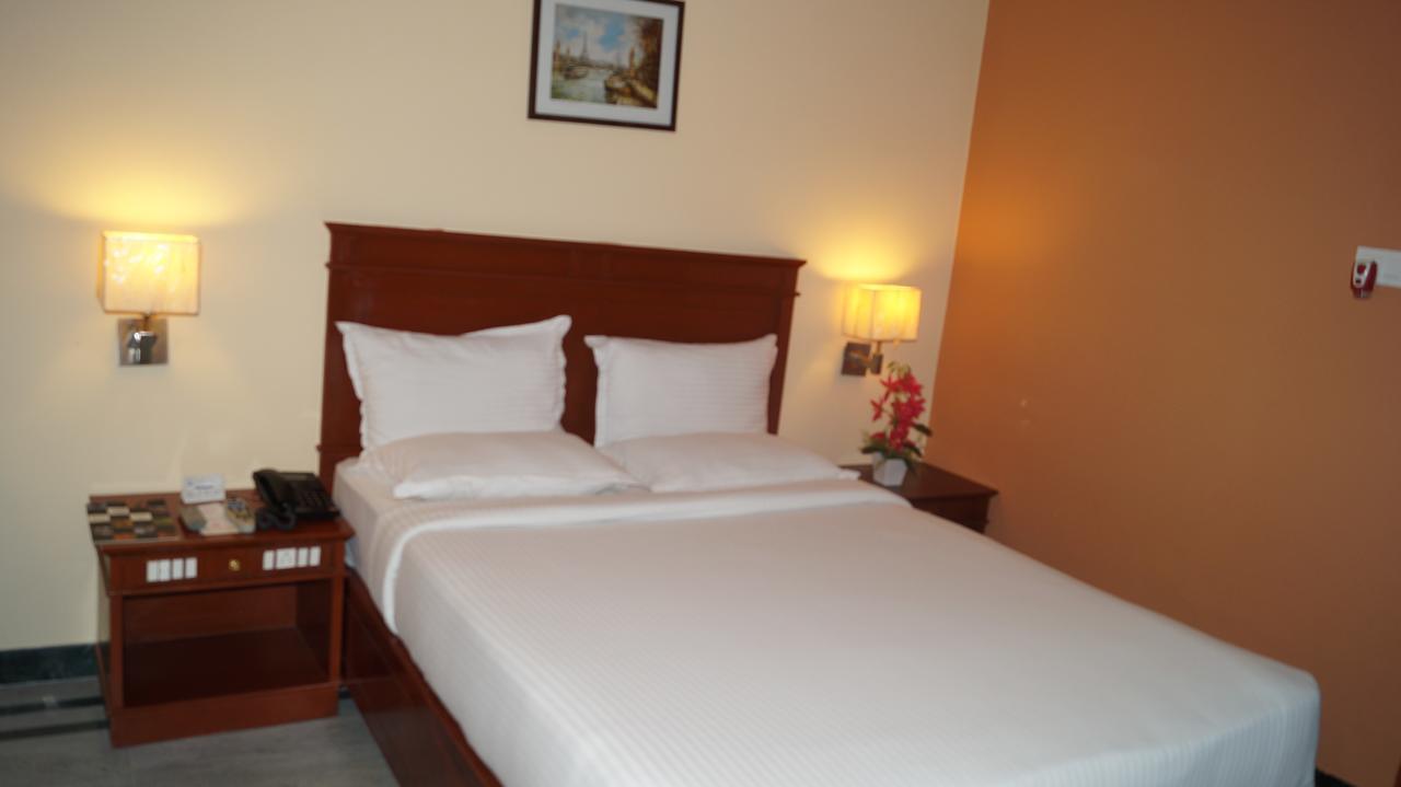 Hotel Grand Palace Ченай Екстериор снимка