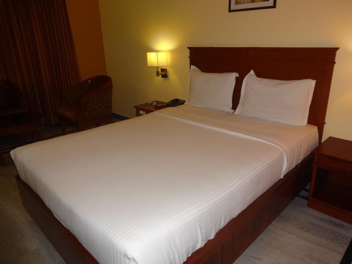 Hotel Grand Palace Ченай Екстериор снимка