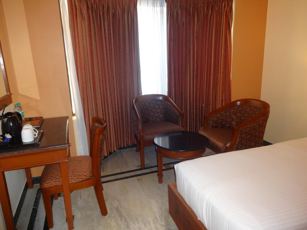 Hotel Grand Palace Ченай Екстериор снимка