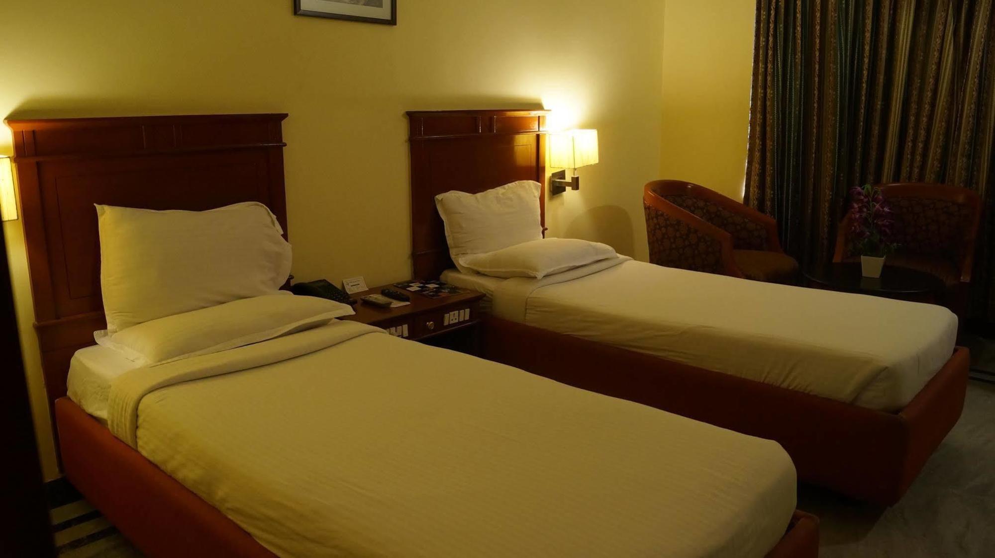 Hotel Grand Palace Ченай Екстериор снимка